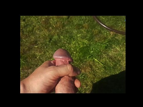 ❤️ Hete hottie laat zich in haar roze kutje neuken en spuitend klaarkomen in een zomerse tuin ☑ Super porn at us ❤