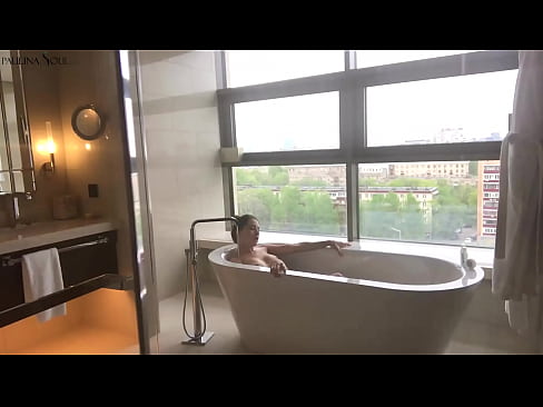 ❤️ Enorme babe die hartstochtelijk haar poesje aftrekt in de badkamer ☑ Super porn at us ❤