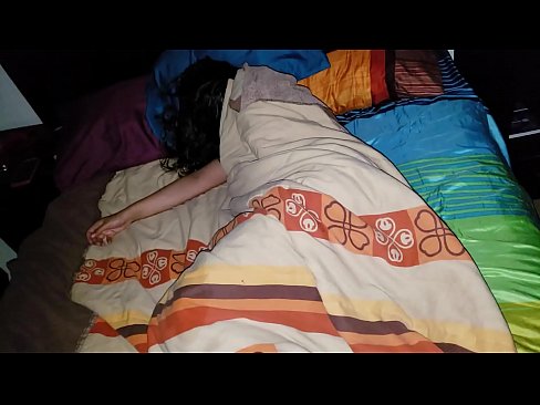 ❤️ Stiefzoon die zijn jonge stiefmoeder berispt terwijl ze slaapt. ☑ Super porn at us ❤